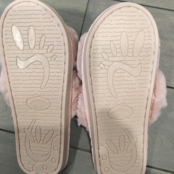 Pink Crisscross Fluffy faux fur slipper - Picture 4 of 6